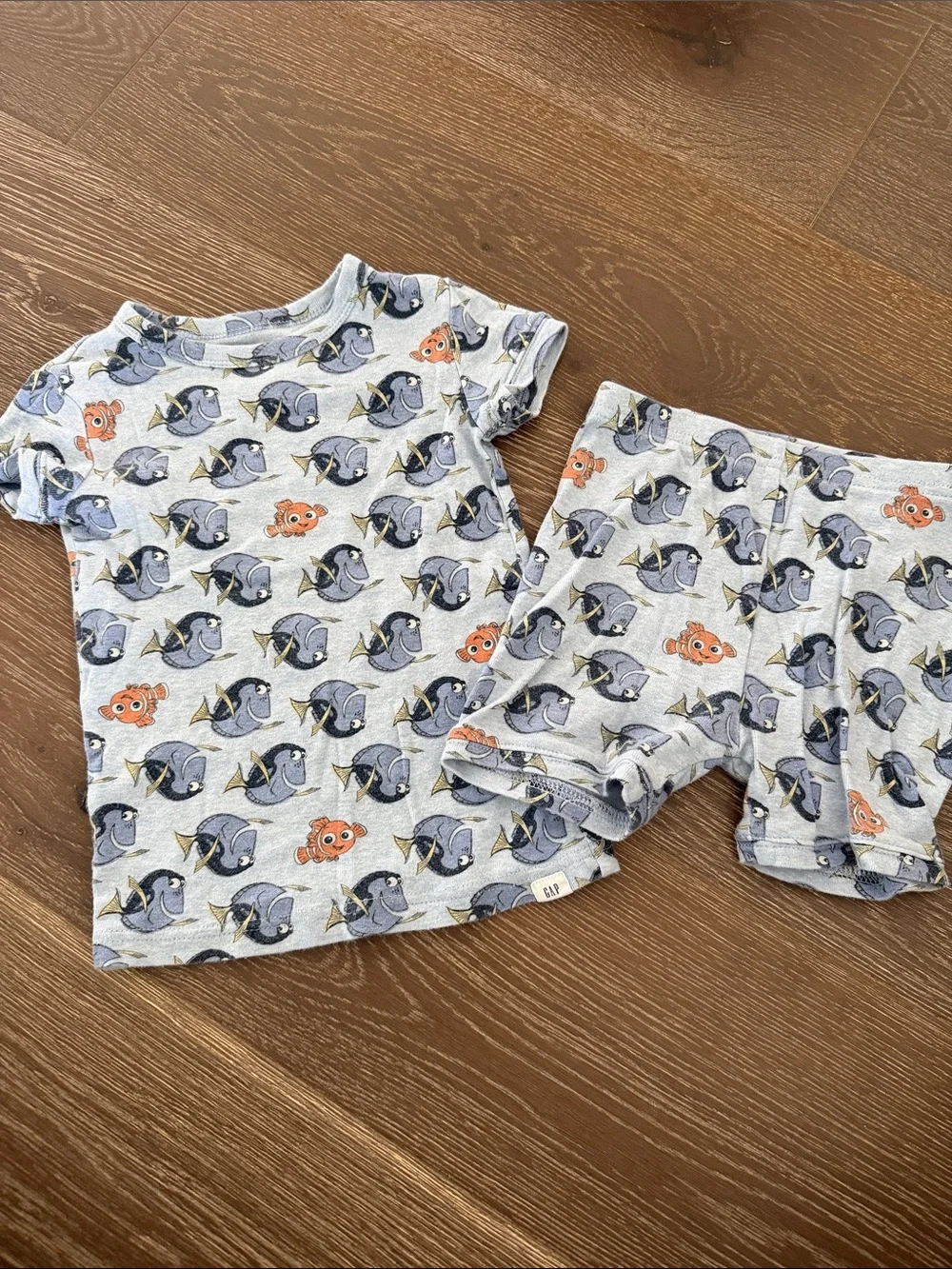2 Piece Disney Pixar Light Gray Fish Print Pajama Set Short Sleeve & Shorts 5